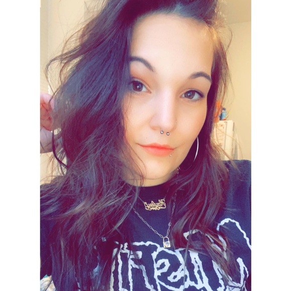 Meet your Posher, Hayley - Picture 1 of 1